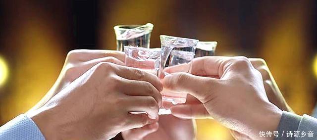 碰杯|喝酒时,为什么一定要先“碰杯”呢,你真的知道吗涨知识了
