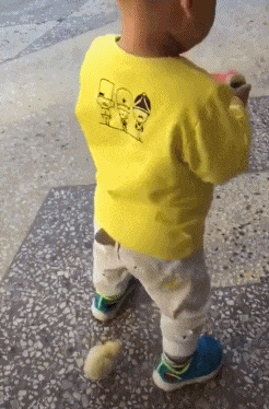 |搞笑gif段子:看见美女就会情不自禁吗