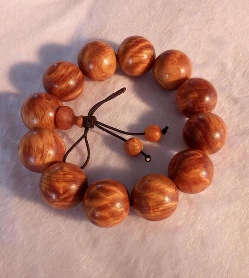 木质文玩|这种木头看上去像蜜蜡,号称“北沉香”,东北人一定见过它