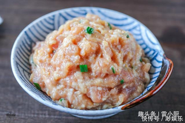 牢记这个拌肉馅的诀窍,饺子和包子才会鲜嫩多汁,好吃不腻