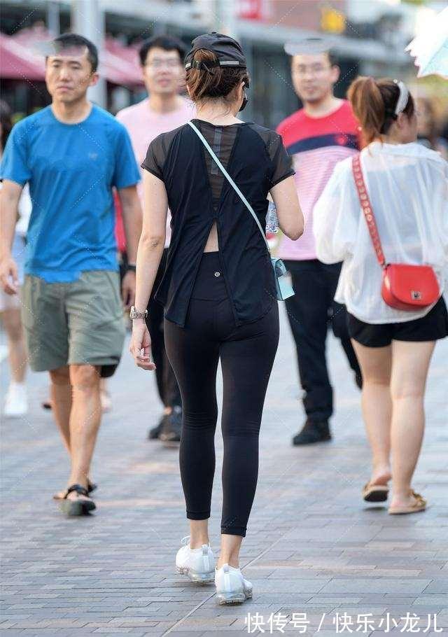 大衣 穿这款打底裤,把身姿的美感放大,非常修身