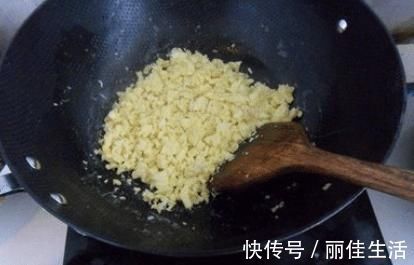 肉馅|秋天，吃菠菜不如吃此菜，钙是菠菜的4倍，包成饺子，吃起来真香！
