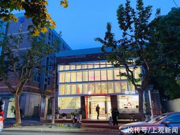 交大 上海徐汇这条安静马路上，这所知名大学悄悄开了家新书店