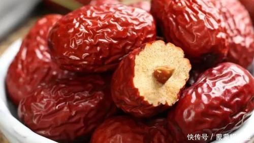 桂圆|红枣泡水时加一宝,每天一杯,色斑皱纹淡了,子宫也越来越健康