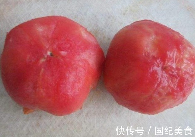 西红柿去皮最忌用开水烫，教你2个小妙招，快速去皮营养不流失！