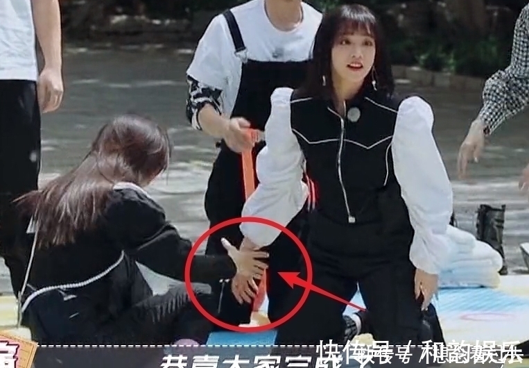 都说“跑男”两位女MC闹掰，baby被洒水，宋雨琦下意识反应暴露了