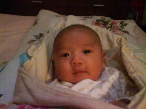 男宝|宝妈生下7斤男宝,儿子“没眼睛”急坏小两口,医生检查后笑出声