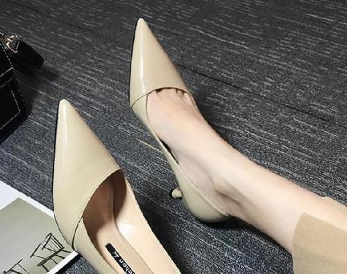 尖头|越是漂亮女人越爱穿细高跟鞋, 如此大步流星的走, 厉害了!