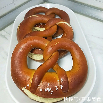 碱水面包的经典做法，不会你就Out了