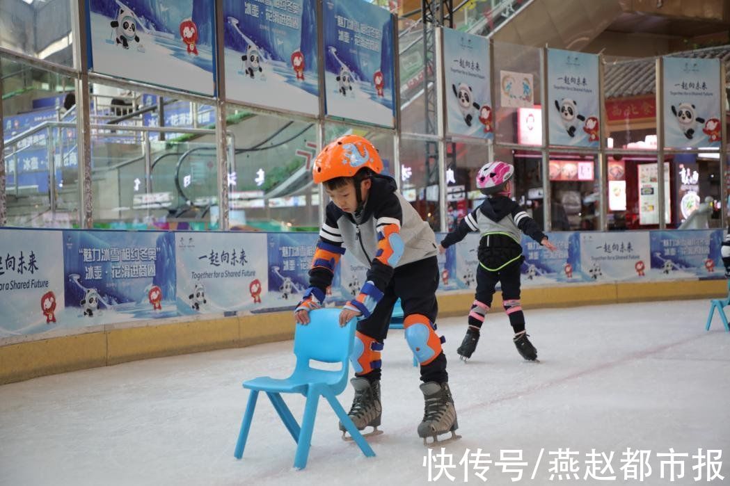 河北体育学院|河北省“魅力冰雪 相约冬奥”冰壶?花滑进商圈活动优雅启幕