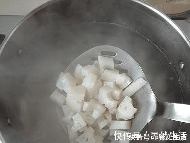 辣炒藕丁|这道家常下饭菜,8分钟就搞定,眼下正适合吃,老少皆宜