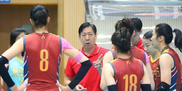 决赛|毫无悬念!天津女排喜夺14冠,王宝泉乐开花,蔡斌却更让人钦佩