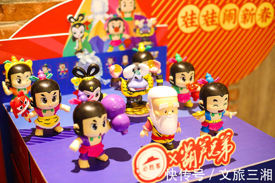 消费者|《葫芦兄弟》闹新春,西餐厅里过大年