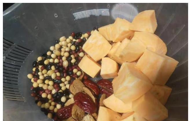 美味|2个人的早餐，有菜有汤有主食，自己在家做干净卫生又美味
