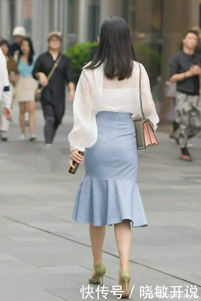 真正会穿搭的美女,都不会选择连衣裙,太土了,如此穿时髦显瘦!