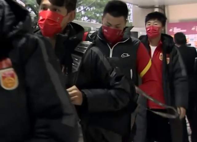 越南队|前职业球员爆料:部分中超顶级球员素质堪忧,经常抽烟纹身!