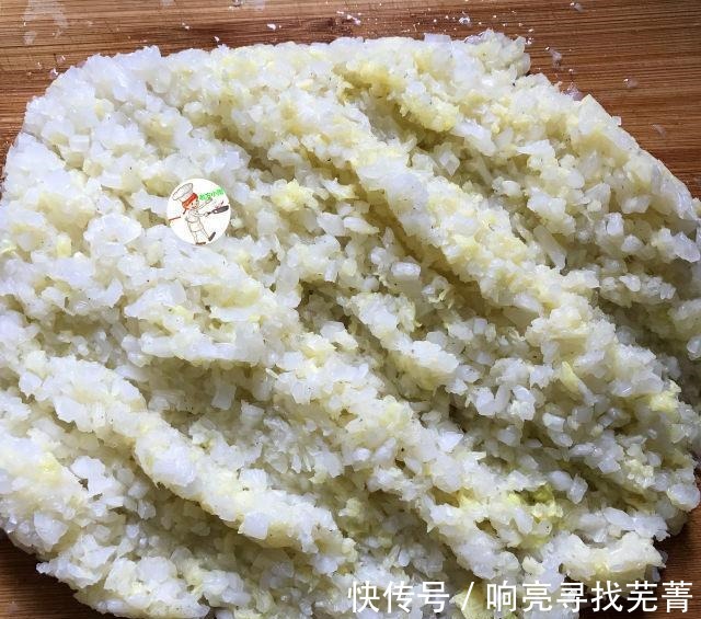 香辣白菜粉丝包子!