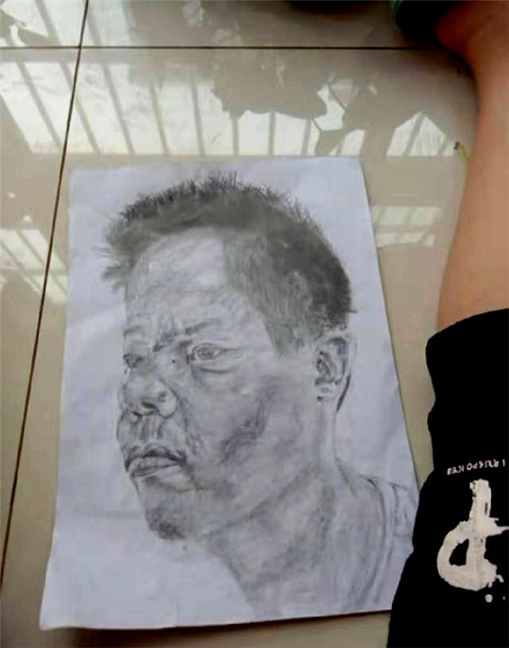 妈妈|孩子画爸爸参赛意外得奖，爸爸看后火冒三丈，妈妈：画得挺好的