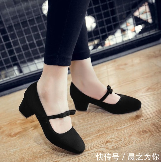 黑丝带 时尚水钻圆头高跟鞋,彰显女性气质,还能修饰小蛮腰