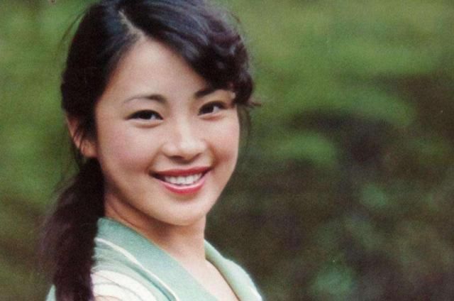 成龙|李连杰第一任妻子，离婚后独自抚养两个女儿，今60岁仍然风采依旧