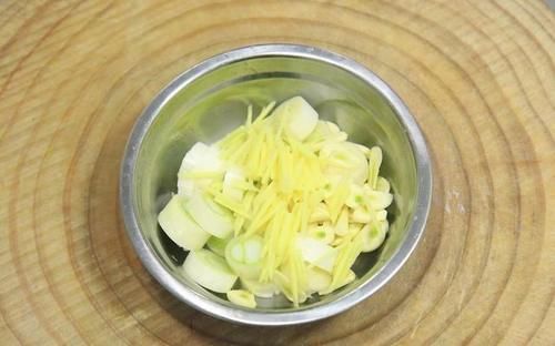 翻炒|厨师长教你“宫保鸡丁”又嫩又滑技巧,学会了不用出门在家就能做