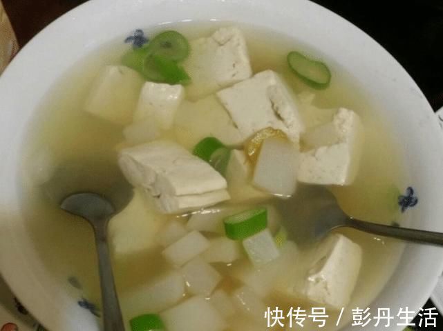 萝卜豆腐汤|白萝卜和它是绝配，隔三差五吃，暖胃又驱寒，咳嗽不咳，秋天不咳嗽