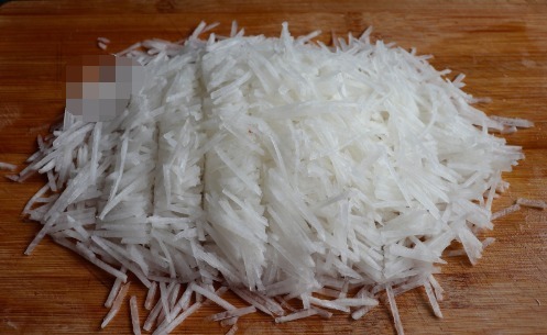 瞬间|冬天要多吃萝卜,学会这2道做法,孩子天天吵着吃,上桌瞬间扫光