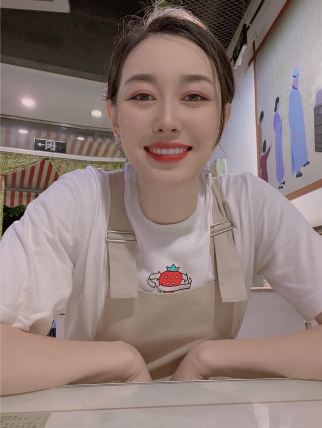 白t|说孙一文是击剑＂女神＂真不为过，不仅颜值高，日常穿搭也让人心动