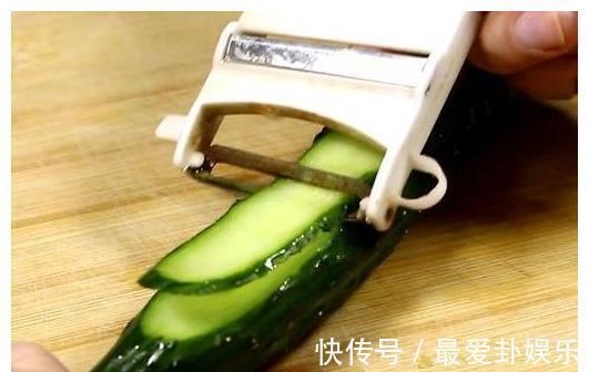 正确做法|凉拌皮蛋时,需要先蒸或煮熟吗?教你正确做法,皮蛋软嫩好吃