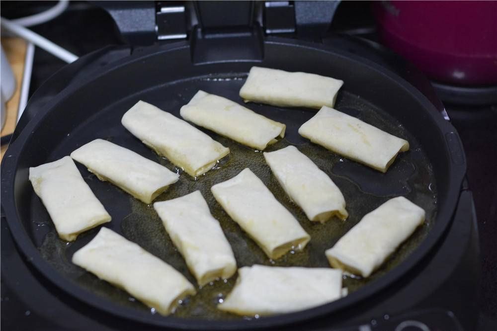  定期更新电饼铛，这次选了个易清洁的，早餐、午餐、晚餐都在行