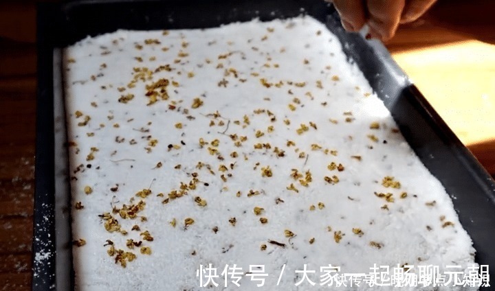 搅拌均匀|入秋后，教你在家做桂花糕，简单3步做好，香甜松软，家人都爱吃