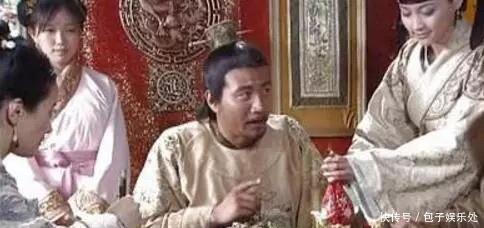 杀掉|将军忠心耿耿，皇帝却想杀掉将军，但找不到理由，最后请他吃饭！