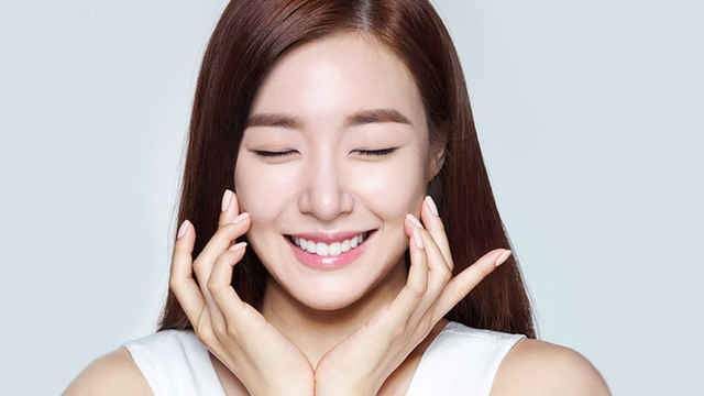 眼角出现细纹如何改善 淡纹紧致精华液推荐