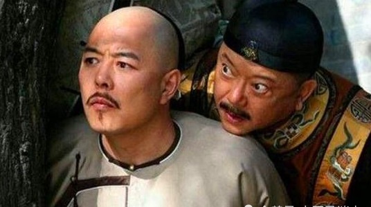弄臣|和珅被抄家11亿两白银,作为有学问的弄臣,死对头纪晓岚呢?