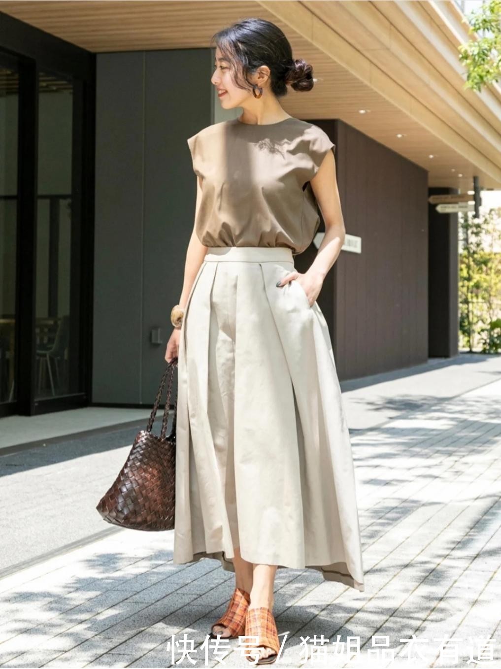 建议160以下小个子女生,学会这“4个要点、2套模板”,时髦显高