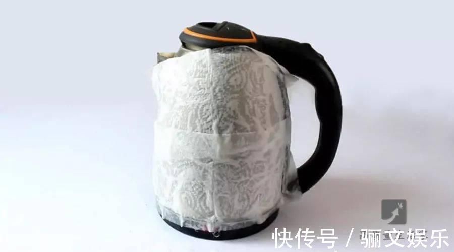 水壶|电热水壶插一根牙签太厉害了，一年能省下好多钱，告诉家里人学学