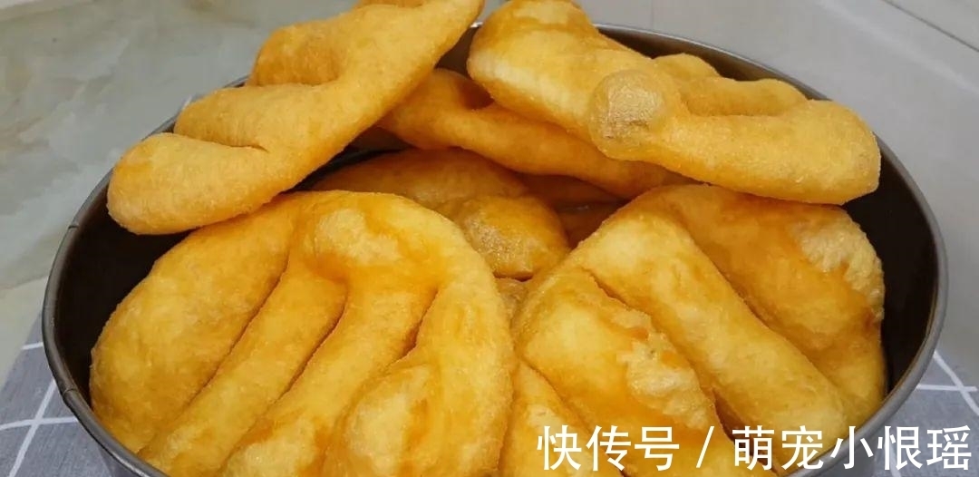 面粉别蒸馒头了，加2个鸡蛋，外皮焦脆不油腻，学会都能摆摊了