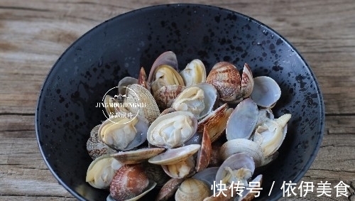 花蛤|夏天,鸡蛋换个炒法,又香又鲜,口感丰富,比番茄炒蛋还好吃