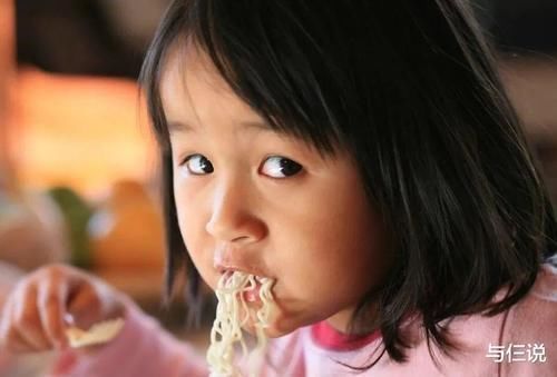 孩子|营养专家:不想孩子成“侏儒”,这3种饭别给孩子吃,建议了解下