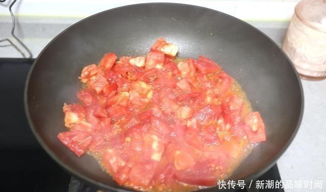  少许|适合立秋后的2道番茄菜，5分钟出锅少油盐，酸爽开胃真养眼