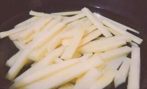 自己炸的薯条是软的，这是什么原因？怎么做才是脆的？