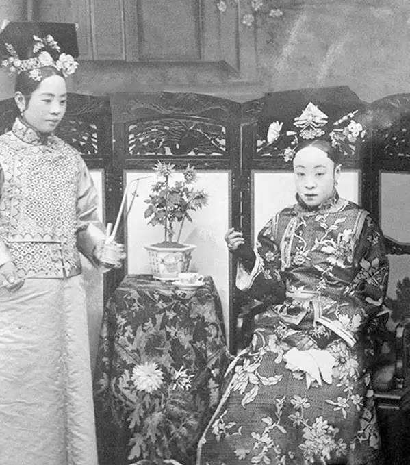 生母|光绪不宠，慈禧不疼！这位最没存在感的太妃，却骂死了皇帝的生母