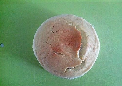 酸奶核桃蛋糕，简单易做，一样很滋润的感觉，入口即化