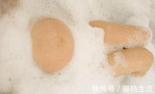 菌群平衡|孕期洗澡时这些部位不要乱搓,时间也要把控好,关系胎宝健康