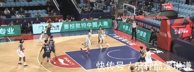 侵犯|广厦三少被广东球员侵犯,孙铭徽被垫脚,赵岩昊被打落两颗牙齿!