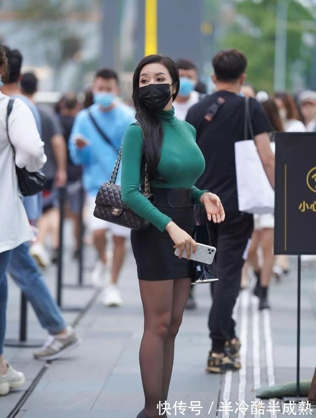 美女 别疏忽了“塞裤腰”,虽然很土但有效,这样穿显瘦又高级优雅!