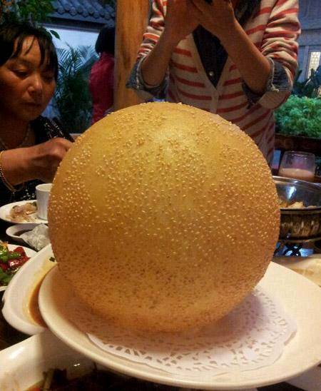 |搞笑图片幽默段子笑话 哈哈哈，这么大一个金黄色的球是啥呀