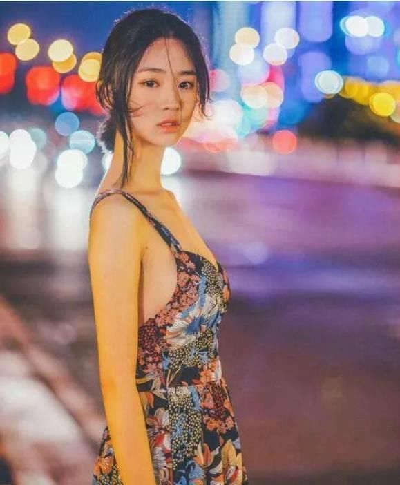 街拍,最迷人的真空,看完图,我知道明天上班又迟到