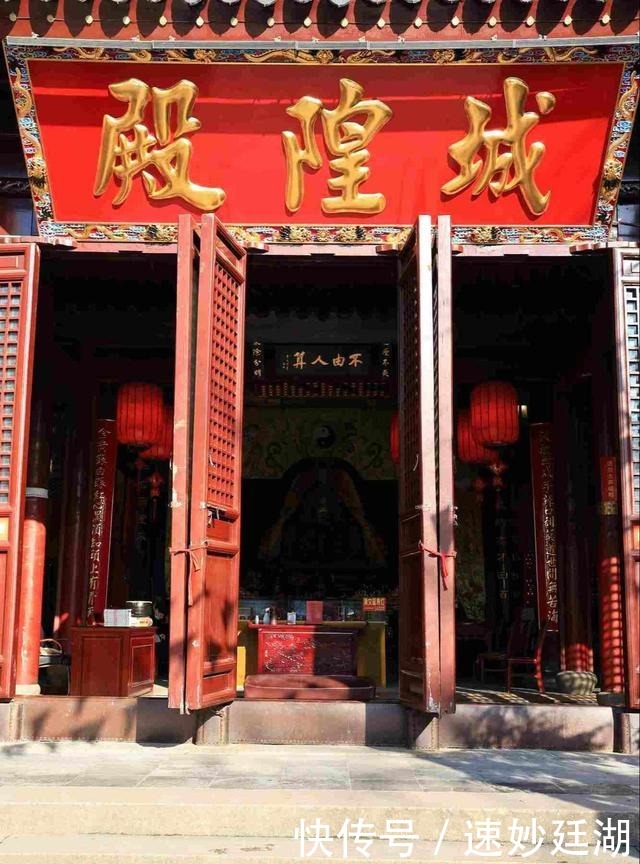 苏州千年城隍庙，建于周瑜故居上，香火旺盛没门票