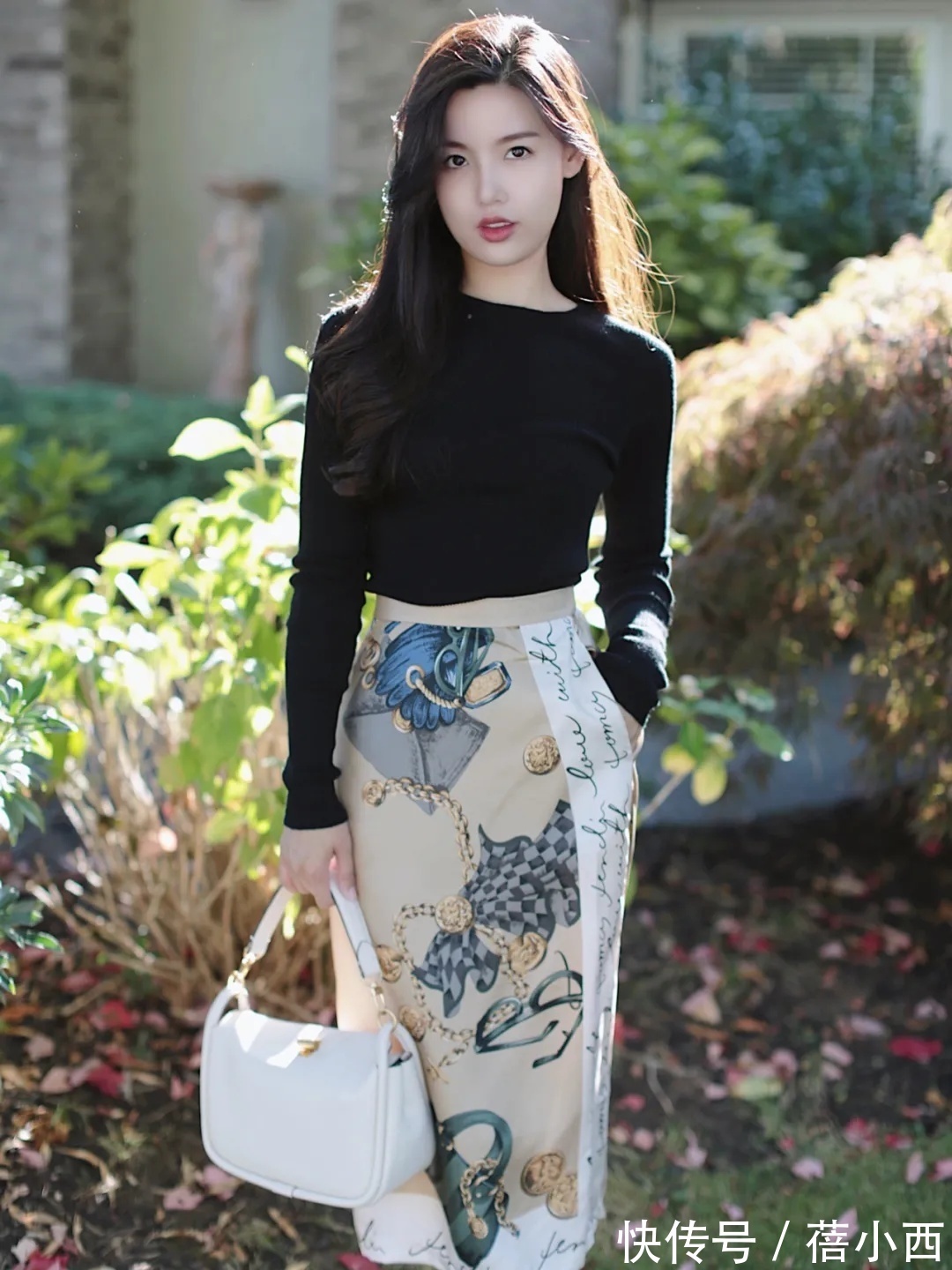 小姐姐|秋天建议30+女性多穿“黑色针织衫”,搭配半身裙,优雅到骨子里